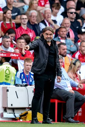 Nottingham Forest v Leeds United, Premier League Leeds United Head Coach Daniel Farke gestures during the Premier League match between Nottingham Forest and Leeds United at the City Ground, Nottingham, UK on 22 August 2026. Nottingham City Ground Nottinghamshire UK Editorial use only DataCo restrictions apply See www.football-dataco.com , Copyright: xManjitxNarotrax PSI-24717-0192