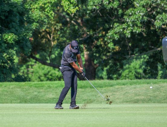 PGA, Golf Herren 2026: BMW Championship Aug 22 AUG 22, 2026: Aaron Rai of the England s second shot on the 1st hole during the third round of the BMW Championship at Bellerive Country Club in St. Louis, Missouri. Roman Puno CSM (Credit Image: Â Roman Puno Cal Media) St. Louis Missouri United States EDITORIAL USE ONLY Copyright: xx ZUMA-20260822_zma_c04_096.jpg RomanxPunox csmphotothree513795
