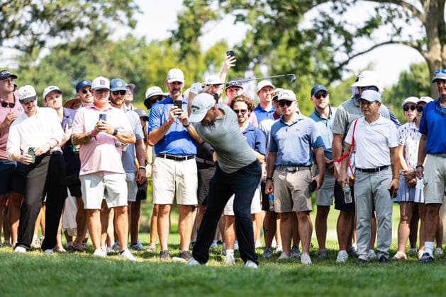 August 22, 2026, St. Louis, Missouri, USA: Fans watch as ALEX NOREN hits his second shot on the fifth hoke during Round 3 of the BMW Championship at Bellerive Country Club. St. Louis USA - ZUMAw173 20260822_zsp_w173_012 Copyright: xLukexWelshx