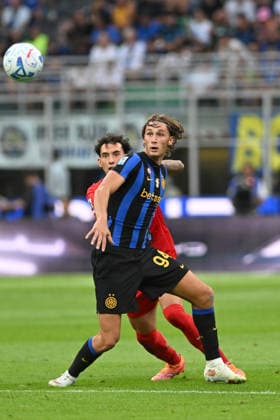 FRANCESCO PIO ESPOSITO, Inter, LORENZO LUCCHESI, Monza, Serie A 2026-27, Inter-Monza 4-1, azione, action, contrasto SERIE A 2026-27 INTER-MONZA 4-1