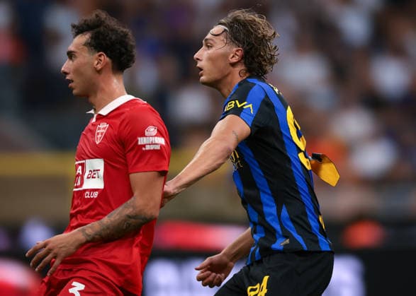 FC Internazionale v AC Monza - Serie A - Giuseppe Meazza Milan, Italy, 22nd August 2026. The number on the rear of Francesco Pio Esposito of FC Internazionale jersey hangs as he tussles with Lorenzo Lucchesi of AC Monza during the FC Internazionale vs AC Monza Serie A match at Stadio Giuseppe Meazza, Milan. Picture credit should read: Jonathan Moscrop Milan Stadio Giuseppe Meazza Italy