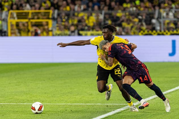 Franz-Beckenbauer-Supercup 2026: Borussia Dortmund - FC Bayern München; 22.08.2026 Joane Gadou (Borussia Dortmund, 22), Luis Diaz (FC Bayern München, 14) Franz-Beckenbauer-Supercup 2026: Borussia Dortmund - FC Bayern München; Signal Iduna Park, Dortmund; 22.08.2026 *** Franz Beckenbauer Super Cup 2026 Borussia Dortmund vs. FC Bayern Munich, August 22, 2026 Joane Gadou, Borussia Dortmund, 22, Luis Diaz, FC Bayern Munich, 14 Franz Beckenbauer Super Cup 2026 Borussia Dortmund vs. FC Bayern Munich, Signal Iduna Park, Dortmund, August 22, 2026 Copyright: xBEAUTIFULxSPORTS Buriakovx