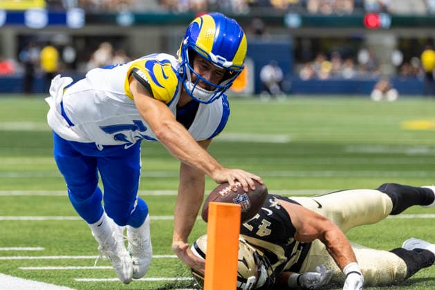 August 22, 2026, Inglewood, California, USA: Los Angeles Rams Quarterback Stetson Bennett IV (13) scores against New Orleans Saints Linebacker Jackson Simon (47) during an NFL, American Football Herren, USA football preseason game, in Inglewood, Calif. on Saturday August 22, 2026. Inglewood USA - ZUMAc68_ 20260822_zaf_c68_053 Copyright: xRingoxChiux
