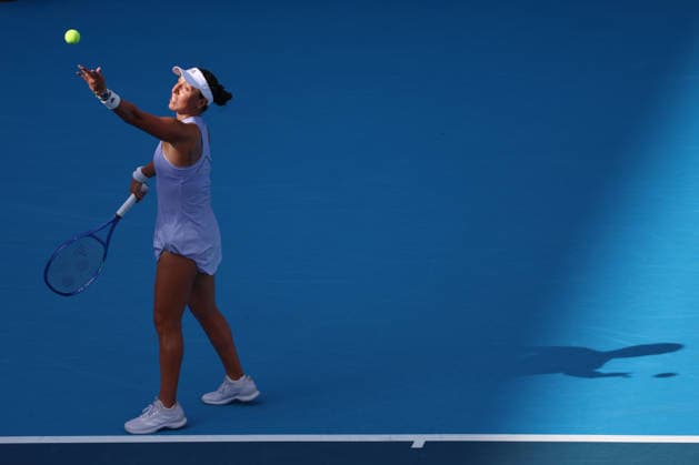 August 22, 2026, Mason, Oh, USA: Cincinnati Open Tennis 2026 - Jessica Pegula plays a ball against Iga Swiatek as shadows start creeping across the court in the Cincinnati Open Tennis Tournament held in Mason OH. 2026 08 22. ZUMAPress Mason USA - ZUMAn24_ 20260822_zaf_n24_199 Copyright: xWallyxNellx