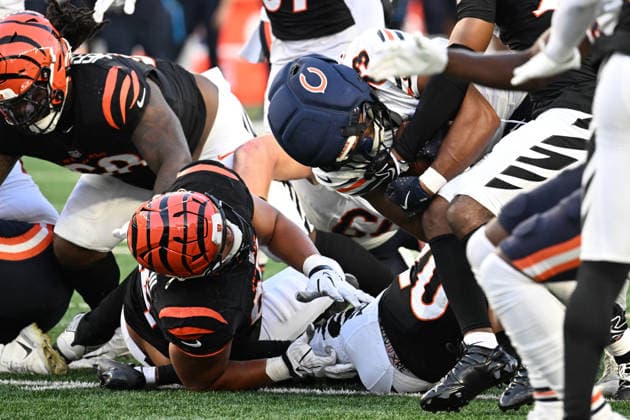August 22, 2026: Chicago Bears running back Roschon Johnson (23) runs through the Cincinnati Bengals defense in their game in Cincinnati, Ohio. Cal Media Cincinnati USA - ZUMAc04_ 20260822_zma_c04_300 Copyright: xBrentxClarkx