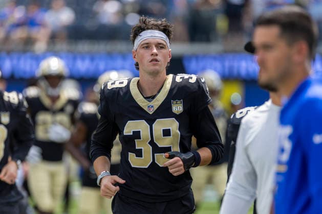 August 22, 2026, Inglewood, California, USA: New Orleans Saints Tight End Charlie Smyth (39) warms up before an NFL, American Football Herren, USA football preseason game against Los Angeles Rams, in Inglewood, Calif. on Saturday August 22, 2026. Inglewood USA - ZUMAc68_ 20260822_zaf_c68_134 Copyright: xRingoxChiux