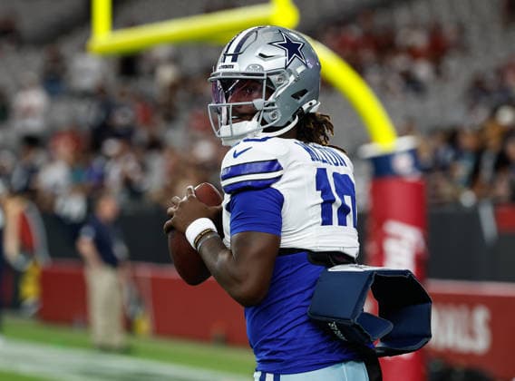 August 22, 2026, U.S.: August 22nd, 2026, Glendale, Arizona, USA: Dallas Cowboys quarterback Joe Milton III (10) warms up before an NFL, American Football Herren, USA football preseason game between the Dallas cowboys and Arizona Cardinals U.S. - ZUMAv153 20260822_zsp_v153_003 Copyright: xDavidxVeneziax