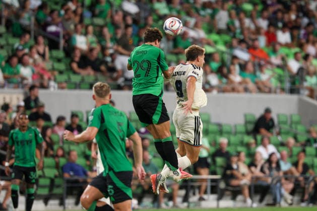 AUSTIN, TX - AUGUST 22: Defender Guilherme Biro 29 of the Austin FC and forward Bruno Damiani 9 of the Philadelphia Union challenge each other for a header during the MLS, Fussball Herren, USA match between Austin FC and Philadelphia Union on August 22, 2026, at Q2 Stadium in Austin, TX. (Photo by David Buono Icon Sportswire) SOCCER: AUG 22 MLS Austin FC vs Philadelphia Union EDITORIAL USE ONLY Icon260822015
