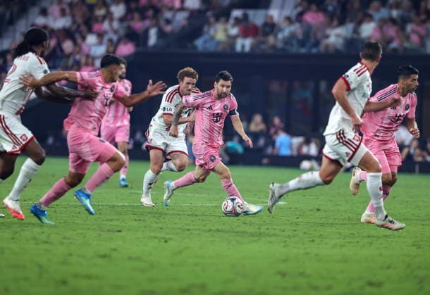 MLS, Fussball Herren, USA - Inter Miami CF vs. Toronto FC Inter Miami CF forward Lionel Messi (C) in action during the MLS soccer match between Inter Miami CF and Toronto FC at Nu Stadium in Miami, Florida, USA, 22 August 2026. MIAMI FLORIDA United States  Copyright: xCRISTOBALxHERRERA-ULASHKEVICHx