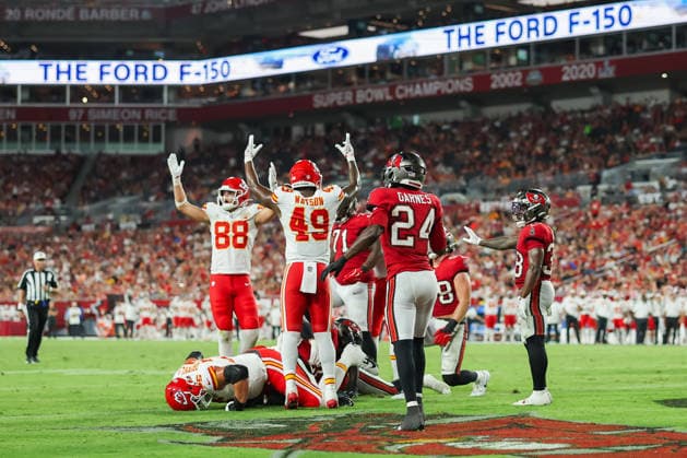 August 22, 2026, Tampa, Florida, USA: Kansas City Chiefs celebrate a touchdown at an NFL, American Football Herren, USA preseason game between the Kansas City Chiefs and Tampa Bay Buccaneers at Raymond James Stadium on August 22, 2026 in Tampa, Florida. Tampa USA - ZUMAs335 20260822_znp_s335_024 Copyright: xMatthewxSmithx