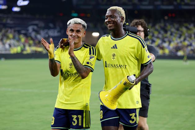 NASHVILLE, TN - AUGUST 22: Nashville SC defender Andy N‡jar (31) and Nashville SC defender Maxwell Woledzi (3) walks towards the supporters section of the crowd following a 3-2 win in a match between Nashville SC and Columbus Crew, August 22, 2026, at GEODIS Park in Nashville, Tennessee. (Photo by Matthew Maxey Icon Sportswire) SOCCER: AUG 22 MLS, Fussball Herren, USA Nashville SC vs Columbus Crew EDITORIAL USE ONLY Icon26082218