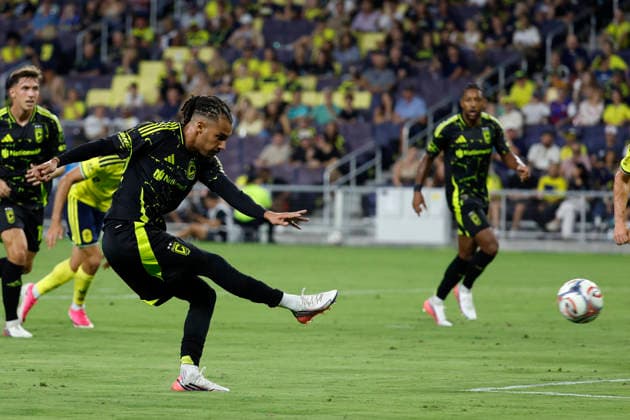 NASHVILLE, TN - AUGUST 22: Columbus Crew defender Mohamed Farsi (23) scores a second half goal during a match between Nashville SC and Columbus Crew, August 22, 2026, at GEODIS Park in Nashville, Tennessee. (Photo by Matthew Maxey Icon Sportswire) SOCCER: AUG 22 MLS, Fussball Herren, USA Nashville SC vs Columbus Crew EDITORIAL USE ONLY Icon26082221