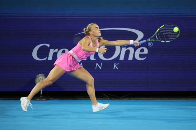 August 22, 2026, Mason, Oh, USA: Cincinnati Open Tennis 2026 - Sara Bejlek plays a ball against Coco Gauff in the Cincinnati Open Tennis Tournament held in Mason OH. 2026 08 22. ZUMAPress Mason USA - ZUMAn24_ 20260822_zaf_n24_292 Copyright: xWallyxNellx