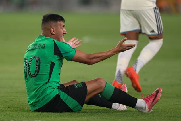 AUSTIN, TX - AUGUST 22: Forward Myrto Uzuni 10 of the Austin FC looks for a call after contact in the box during the MLS, Fussball Herren, USA match between Austin FC and Philadelphia Union on August 22, 2026, at Q2 Stadium in Austin, TX. (Photo by David Buono Icon Sportswire) SOCCER: AUG 22 MLS Austin FC vs Philadelphia Union EDITORIAL USE ONLY Icon260822016