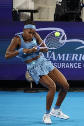 August 22, 2026, Mason, Oh, USA: Cincinnati Open Tennis 2026 - Coco Gauff plays a ball against Sara Bejlek in the Cincinnati Open Tennis Tournament held in Mason OH. 2026 08 22. ZUMAPress Mason USA - ZUMAn24_ 20260822_zaf_n24_428 Copyright: xWallyxNellx