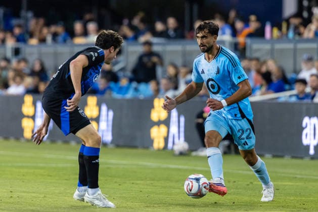 SAN JOSE, CA - AUGUST 22: Marcus Caldeira 22 of Minnesota United FC controls the ball against Daniel Munie 5 of the San Jose Earthquakes during a MLS, Fussball Herren, USA match on August 22, 2026 at PayPal Park in San Jose, CA. (Photo by Matthew Huang Icon Sportswire) SOCCER: AUG 22 MLS San Jose Earthquakes vs Minnesota United FC EDITORIAL USE ONLY Icon260822140