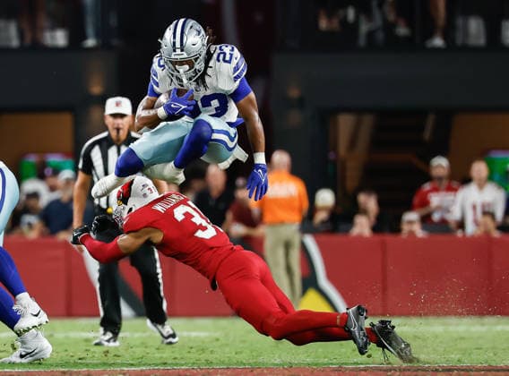 August 22, 2026, U.S.: August 22nd, 2026, Glendale, Arizona, USA: Dallas Cowboys running back Jaydon Blue (23) hurdles Arizona Cardinals safety Wydett Williams Jr. (31) during an NFL, American Football Herren, USA football preseason game between the Dallas cowboys and Arizona Cardinals U.S. - ZUMAv153 20260822_zsp_v153_014 Copyright: xDavidxVeneziax
