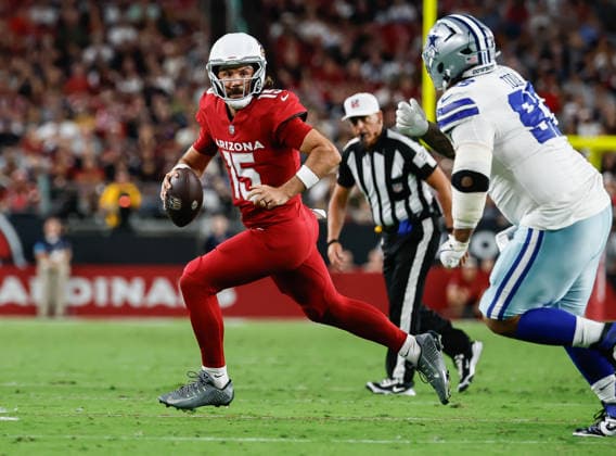 August 22, 2026, U.S.: August 22nd, 2026, Glendale, Arizona, USA: Arizona Cardinals quarterback Gardner Minshew (15) scrambles out of the pocket during an NFL, American Football Herren, USA football preseason game between the Dallas cowboys and Arizona Cardinals U.S. - ZUMAv153 20260822_zsp_v153_008 Copyright: xDavidxVeneziax