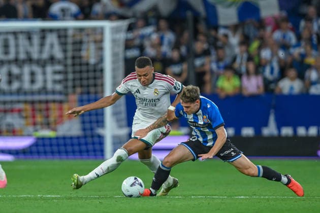 RCD ESPANYOL v REAL MADRID RCDE STADIUM BARCELONA. Aug 22, 2026 RCD ESPANYOL vs REAL MADRID Aug 22,2026 Mbappe (10) of Real Madrid and G. Moscardo (20) of RCD Espanyol during the match between RCD Espanyol and Real Madrid corresponding to the second day of La Liga EA Sports at RCDE Stadium in Barcelona, Spain. Cornella El Prat ESP Copyright: xS.xRosx