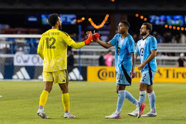 SAN JOSE, CA - AUGUST 22: Drake Callender 12 and Jefferson Diaz 28 of Minnesota United FC interact after beating the San Jose Earthquakes in a MLS, Fussball Herren, USA match on August 22, 2026 at PayPal Park in San Jose, CA. (Photo by Matthew Huang Icon Sportswire) SOCCER: AUG 22 MLS San Jose Earthquakes vs Minnesota United FC EDITORIAL USE ONLY Icon260822031