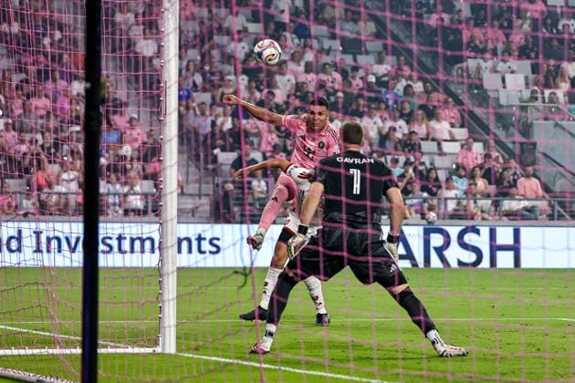 MIAMI, FL - AUGUST 22: Casimiro (5) of Inter Miami CF heads a ball at goal during the MLS, Fussball Herren, USA match between Toronto FC and Inter Miami CF on August 22,2026 at NU Stadium, Miami, Fla.(Photo by Chris Arjoon Icon Sportswire) SOCCER: AUG 22 MLS Inter Miami CF vs Toronto FC EDITORIAL USE ONLY Icon2608220000036