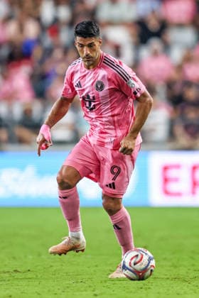 MIAMI, FL - AUGUST 22: Luis Suarez (9) of Inter Miami CF controls a ball during the MLS, Fussball Herren, USA match between Toronto FC and Inter Miami CF on August 22,2026 at NU Stadium, Miami, Fla.(Photo by Chris Arjoon Icon Sportswire) SOCCER: AUG 22 MLS Inter Miami CF vs Toronto FC EDITORIAL USE ONLY Icon2608220000042