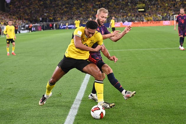 Jobe BELLINGHAM (DO) gegen Konrad LAIMER (M) Aktion, Zweikampf, Fussball DFL Franz Beckenbauer Supercup 2026 Borussia Dortmund - FC Bayern Muenchen 1-2 am 22.08.2026 in Dortmund Deutschland. DFL regulations prohibit any use of photographs as image sequences and or quasi-video Â *** Jobe BELLINGHAM (DO) vs. Konrad LAIMER (M) Action, Tackle, Soccer DFL Franz Beckenbauer Super Cup 2026 Borussia Dortmund vs. FC Bayern Munich 1–2 on August 22, 2026, in Dortmund, Germany. DFL regulations prohibit any use of photographs as image sequences and or quasi-video.