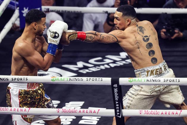 Boxing 2026: Romero Vs Lopez AUG 22 August 22, 2026: (R-L) Welterweight Teofimo Lopez punches Rolando Romero during their championship fight at T-Mobile Arena on August 22, 2026 in Las Vegas, NV. Christopher Trim CSM. (Credit Image: Â Christopher Trim Cal Media) Las Vegas Nevada United States of America EDITORIAL USE ONLY Copyright: xx ZUMA-20260822_zma_c04_512.jpg ChristopherxTrimx csmphotothree514195