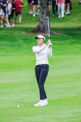 August 22, 2026, Edmonton, Alberta, Canada: Jennifer Chang (USA) looks at the green to see where she wants to put the ball in round 3 of the LPGA, Golf Damen CPKC Canadian Women s Open..LPGA CPKC Canada WomenÃ¢â‚¬â ¢s Open leader Mayu Yamashita shot 5 under par to bringing her total to -19, tying the LPGA record after 54 holes. 16-year-old amateur Aphrodite Deng (tied for 6th place) leads all Canadians at 10 under par after shooting 63 (7 under par) in the third round (the low score for the round). Nine players are currently sitting at 10 under par or better heading into the final round. Deng is also one of 4 Canadians under 18 to make the cut, a tournament first. Edmonton Canada - ZUMAs197 20260822_aaa_s197_411 Copyright: xRonxPalmerx