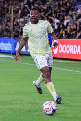 August 22, 2026, Los Angeles, California, USA: Kamal Miller 4 of the Portland Timbers during their regular season MLS, Fussball Herren, USA game against the Los Angeles Football Club on Saturday August 22, 2026 at the BMO Stadium in Los Angeles, California. LAFC tie with Timbers, 1-1. ARIANA RUIZ PI Los Angeles USA - ZUMAp124 20260822_zaa_p124_077 Copyright: xArianaxRuizx