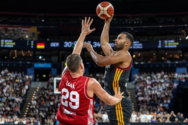 Basketball Hamburg 22.08.2026 Turkish Airlines Supercup 2026 Finale Deutschland (GER) - Kroatien (CRO) Johannes Thiemann (Deutschland, No.32) Luka Bozic (Kroatien, No.29) *** Basketball Hamburg, August 22, 2026—Turkish Airlines Supercup 2026 Final: Germany (GER) vs. Croatia (CRO)—Johannes Thiemann (Germany, No. 32) vs. Luka Bozic (Croatia, No. 29)