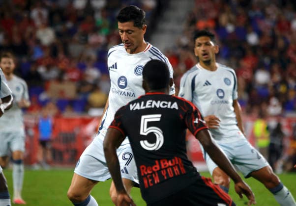Red Bull New York V Chicago Fire FC Chicago Fire forward Robert Lewandowski, wearing No. 9, during the MLS, Fussball Herren, USA match against the New York Red Bulls at Sports Illustrated Stadium in Harrison, New Jersey, on August 22, 2026. The New York Red Bulls tied the Chicago Fire 1-1 in the MLS. New Jersey United States  Copyright: xDeccioxSerranox originalFilename:serrano-notitle260822_npRn5.jpg