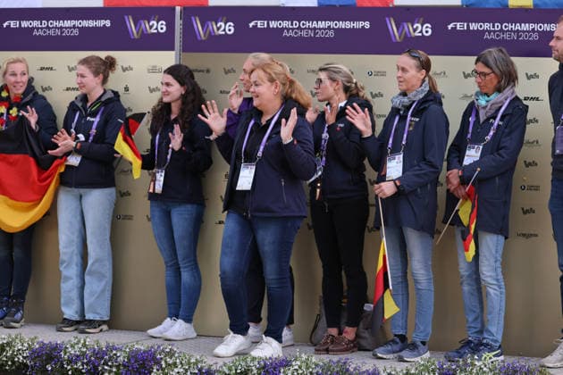 Kiss and Cry-Podium mit Deutschen Team, Bronze, 3. Platz , Heidemarie Dresing (GER, Deutschland, Germany) - Grade II - mit Pferd Poesie, FEI Para Dressage World Championship, WM, Weltmeisterschaft Grade II Para Grand Prix Freestyle Individual Final Allianz-Prize, Dressur, FEI Para Dressage World Championship 2026, FEI Para Dressur Weltmeisterschaft Aachen 2026, Para, körperlichen Einschränkungen oder Sehbehinderungen, Fünf Startklassen (Grade I bis V) sorgen für faire Vergleiche je nach Grad der körperlichen Funktionseinschränkung, Die Para-Dressur ist der einzige paralympische Reitsportart, AACHEN - FEI World Championships 2026, Weltfest des Pferdesports, Reitsport Weltmeisterschaft 2026, Aachen 2026, Welcome Home 2026, Aachener Soers, 11. bis 23. August 2026, Reitsport, 23.08.2026, Aachen Aachener Soers Deutschland *** Kiss and Cry Podium with the German Team, Bronze, 3rd Place, Heidemarie Dresing GER, Germany, Grade II with the horse Poesie, FEI Para Dressage World Championship Grade II Para Grand Prix Freestyle Individual Final Allianz Prize, Dressage, FEI Para Dressage World Championship 2026, FEI Para Dressage World Championships Aachen 2026, Para, physical limitations or visual impairments, five competition classes (Grades I through V) ensure fair comparisons based on the degree of physical functional limitation, Para Dressage is the only Paralympic equestrian sport, AACHEN FEI World Championships 2026, World Equestrian Festival, 2026 World Equestrian Games, Aachen 2026, Welcome Home 2026, Aachen Soers, August 11–23, 2026, Equestrian Sports, August 23, 2026, Aachen Soers, Germany