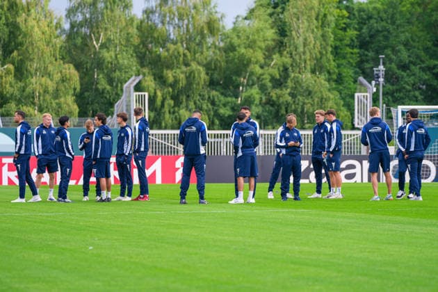 Die Mannschaft des SSV Jeddeloh II vor dem Spiel, Deutschland: Fussball, DFB Pokal, Saison 2026 27, 1. Runde, 23.08.2026, SSV Jeddeloh II vs 1. FC Heidenheim, Marschweg-Stadion (Oldenburg, Niedersachsen) *** The SSV Jeddeloh II team before the game, German soccer, DFB Cup, 2026–27 season, 1st round, August 23, 2026, SSV Jeddeloh II vs. 1. FC Heidenheim, Marschweg Stadium, Oldenburg, Lower Saxony Copyright: xLeonxFrickx