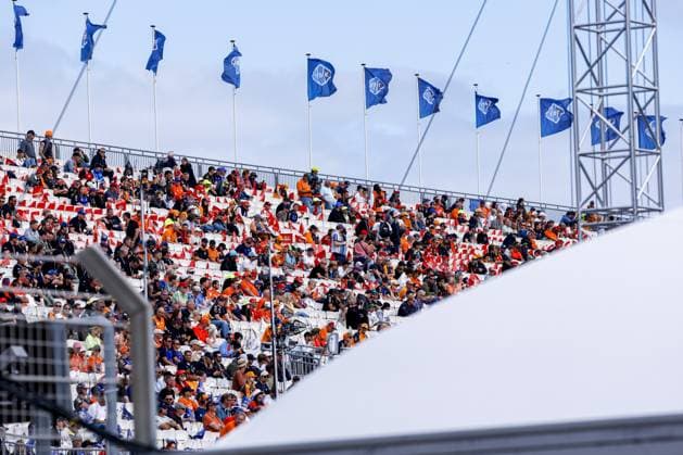 ZANDVOORT - Overview of fans in the stands for the Formula 1 Heineken Dutch Grand Prix at Circuit Zandvoort on August 23, 2026 in Zandvoort, the Netherlands. MARCEL TER BALS ANP xVIxANPxSportx xMarcelxterxBalsxIVx 566093359 originalFilename: 566093359.jpg