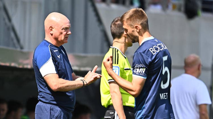 23.08.2026 - Fussball - Saison 2026 2027 - DFB Pokal Vereinspokal - 01. Runde: SpVgg Greuther Fürth ( Kleeblatt ) - VfL Bochum - Sportfoto Zink - xwoxzix - regulations prohibit any use of photographs as image sequences and or quasi-video - Uwe Rösler (Trainer VfL Bochum ) Karol Mets (5, VfL Bochum ) *** August 23, 2026 Soccer Season 2026–2027 DFB Cup Club Cup First Round SpVgg Greuther Fürth Kleeblatt vs. VfL Bochum Sports photo by Zink xwoxzix; regulations prohibit any use of photographs as image sequences and or quasi-video. Uwe Rösler, Coach of VfL Bochum; Karol Mets 5, VfL Bochum