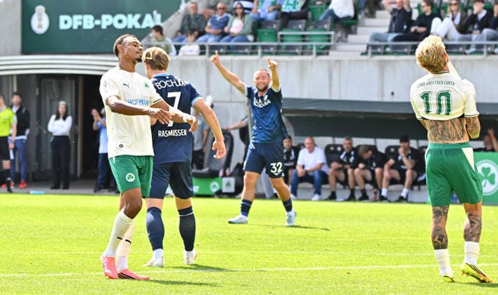 23.08.2026 - Fussball - Saison 2026 2027 - DFB Pokal Vereinspokal - 01. Runde: SpVgg Greuther Fürth ( Kleeblatt ) - VfL Bochum - Sportfoto Zink MeZi - xmexzix - regulations prohibit any use of photographs as image sequences and or quasi-video - Sacha Banse Bansé (6, SpVgg Greuther Fürth ) Ole Pohlmann (10, SpVgg Greuther Fürth ) enttäuscht Enttäuschung nach Gegentor Tor zum 0:1 durch Christian Rasmussen (7, VfL Bochum ) - Torjubel Jubel Freude *** August 23, 2026 Soccer Season 2026–2027 DFB Cup Club Cup First Round SpVgg Greuther Fürth Kleeblatt vs. VfL Bochum Sports photo by Zink MeZi xmexzix; regulations prohibit any use of photographs as image sequences and or quasi-video contenta Banse Bansé 6, SpVgg Greuther Fürth Ole Pohlmann 10, SpVgg Greuther Fürth disappointed Disappointment after conceding a goal Goal to make it 0–1 by Christian Rasmussen 7, VfL Bochum Goal celebration Cheering Joy