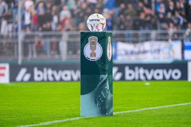 Spielball DFB Pokal, Derbystar, Deutschland: Fussball, DFB Pokal, Saison 2026 27, 1. Runde, 23.08.2026, SSV Jeddeloh II vs 1. FC Heidenheim, Marschweg-Stadion (Oldenburg, Niedersachsen) *** DFB Cup Match, Derby Star, German Soccer, DFB Cup, 2026–27 Season, Round 1, August 23, 2026, SSV Jeddeloh II vs. 1. FC Heidenheim, Marschweg Stadium, Oldenburg, Lower Saxony Copyright: xLeonxFrickx