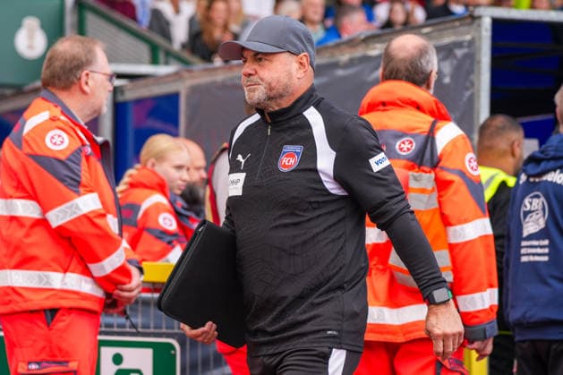 Bernhard Raab (1. FC Heidenheim, Trainer), Deutschland: Fussball, DFB Pokal, Saison 2026 27, 1. Runde, 23.08.2026, SSV Jeddeloh II vs 1. FC Heidenheim, Marschweg-Stadion (Oldenburg, Niedersachsen) *** Bernhard Raab, 1 FC Heidenheim, Coach, German Soccer, DFB Cup, 2026–27 Season, First Round, August 23, 2026, SSV Jeddeloh II vs. 1 FC Heidenheim, Marschweg Stadium, Oldenburg, Lower Saxony Copyright: xLeonxFrickx