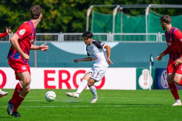 Keita Taguchi (SSV Jeddeloh II, 5), Deutschland: Fussball, DFB Pokal, Saison 2026 27, 1. Runde, 23.08.2026, SSV Jeddeloh II vs 1. FC Heidenheim, Marschweg-Stadion (Oldenburg, Niedersachsen) *** Keita Taguchi, SSV Jeddeloh II, 5, German Soccer, DFB Cup, 2026–27 Season, First Round, August 23, 2026, SSV Jeddeloh II vs. 1. FC Heidenheim, Marschweg Stadium, Oldenburg, Lower Saxony Copyright: xLeonxFrickx