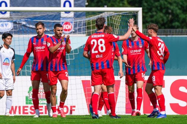 Heidenheim bejubelt den Treffer zum 0:1 durch Yannik Wagner (1. FC Heidenheim, 38), Freude, Jubel, Emotionen, Deutschland: Fussball, DFB Pokal, Saison 2026 27, 1. Runde, 23.08.2026, SSV Jeddeloh II vs 1. FC Heidenheim, Marschweg-Stadion (Oldenburg, Niedersachsen) *** Heidenheim celebrates Yannik Wagner’s goal to make it 0-1. 1 FC Heidenheim, 38, joy, celebration, emotions, German soccer, DFB Cup, 2026–27 season, First Round, August 23, 2026, SSV Jeddeloh II vs. 1 FC Heidenheim, Marschweg Stadium, Oldenburg, Lower Saxony Copyright: xLeonxFrickx