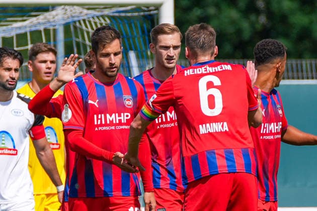 Heidenheim bejubelt den Treffer zum 0:1 durch Yannik Wagner (1. FC Heidenheim, 38), Freude, Jubel, Emotionen, Deutschland: Fussball, DFB Pokal, Saison 2026 27, 1. Runde, 23.08.2026, SSV Jeddeloh II vs 1. FC Heidenheim, Marschweg-Stadion (Oldenburg, Niedersachsen) *** Heidenheim celebrates Yannik Wagner’s goal to make it 0-1. 1 FC Heidenheim, 38, joy, celebration, emotions, German soccer, DFB Cup, 2026–27 season, First Round, August 23, 2026, SSV Jeddeloh II vs. 1 FC Heidenheim, Marschweg Stadium, Oldenburg, Lower Saxony Copyright: xLeonxFrickx