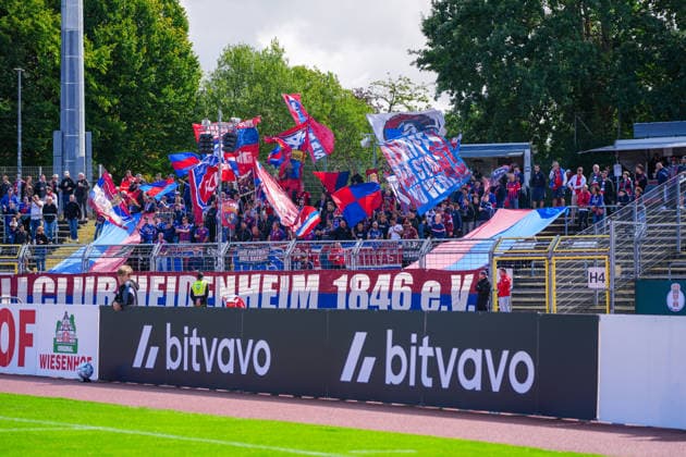 Fans 1. FC Heidenheim, Deutschland: Fussball, DFB Pokal, Saison 2026 27, 1. Runde, 23.08.2026, SSV Jeddeloh II vs 1. FC Heidenheim, Marschweg-Stadion (Oldenburg, Niedersachsen) *** Fans of 1 FC Heidenheim, German soccer, DFB Cup, 2026–27 season, 1st round, August 23, 2026, SSV Jeddeloh II vs. 1 FC Heidenheim, Marschweg Stadium, Oldenburg, Lower Saxony Copyright: xLeonxFrickx