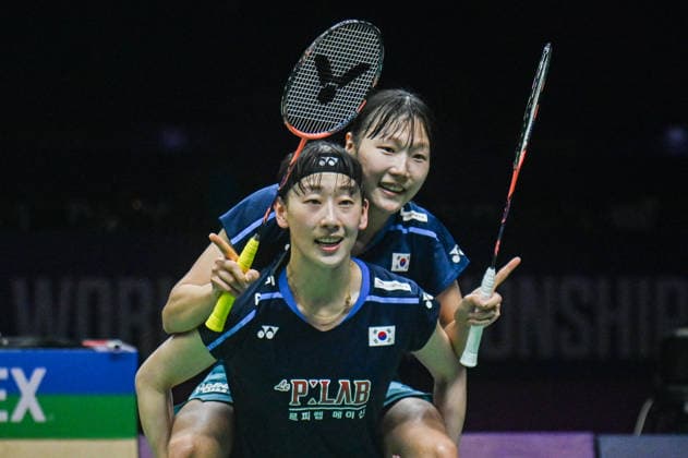India BWF Championships 2026 South Korea s Baek Ha Na and Lee So Hee pose for pictures after winning the match against China s Liu Sheng Shu and Tan Ning during the Women s Doubles Finals of the BWF World Championships 2026 in New Delhi, India, on August 23, 2026. New Delhi Delhi India  Copyright: xKabirxJhangianix originalFilename:jhangiani-indiabwf260823_npYpn.jpg