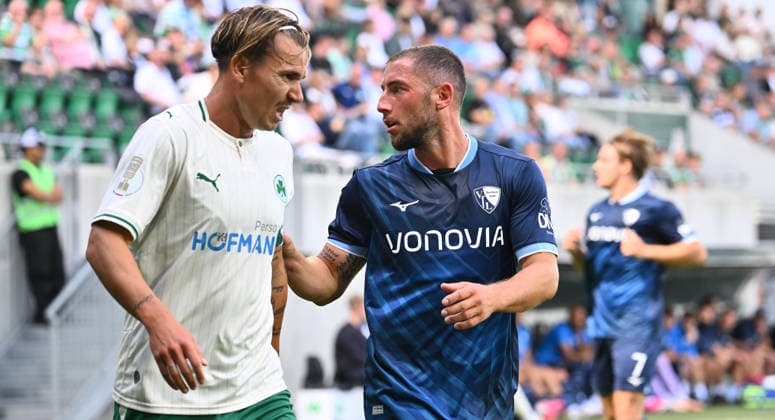 23.08.2026 - Fussball - Saison 2026 2027 - DFB Pokal Vereinspokal - 01. Runde: SpVgg Greuther Fürth ( Kleeblatt ) - VfL Bochum - Sportfoto Zink - xwoxzix - regulations prohibit any use of photographs as image sequences and or quasi-video - Felix Klaus (30, SpVgg Greuther Fürth ) Maximilian Wittek (32, VfL Bochum ) *** August 23, 2026 Soccer Season 2026–2027 DFB Cup Club Cup First Round SpVgg Greuther Fürth (Kleeblatt) vs. VfL Bochum Sports photo by Zink xwoxzix; regulations prohibit any use of photographs as image sequences and or quasi-video. Felix Klaus 30, SpVgg Greuther Fürth Maximilian Wittek 32, VfL Bochum
