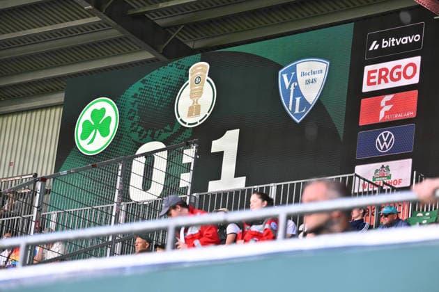 23.08.2026 - Fussball - Saison 2026 2027 - DFB Pokal Vereinspokal - 01. Runde: SpVgg Greuther Fürth ( Kleeblatt ) - VfL Bochum - Sportfoto Zink - xwoxzix - regulations prohibit any use of photographs as image sequences and or quasi-video - Impression - Anzeigetafel mit Halbzeitsand Spielstand *** August 23, 2026 Soccer Season 2026–2027 DFB Cup Club Cup First Round SpVgg Greuther Fürth Kleeblatt vs. VfL Bochum Sports photo by Zink xwoxzix; regulations prohibit any use of photographs as image sequences and or quasi-video. Impression Adscoreboard with halftime sand, score