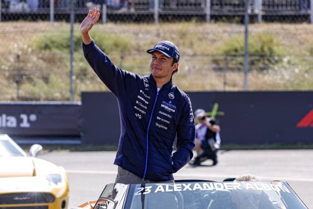 ZANDVOORT - Alexander Albon from Thailand, driver for Atlassian Williams Racing, during the drivers parade for the Formula 1 Heineken Dutch Grand Prix at Circuit Zandvoort on August 23, 2026, in Zandvoort, the Netherlands. MARCEL TER BALS ANP xVIxANPxSportx xMarcelxterxBalsxIVx 566096468 originalFilename: 566096468.jpg