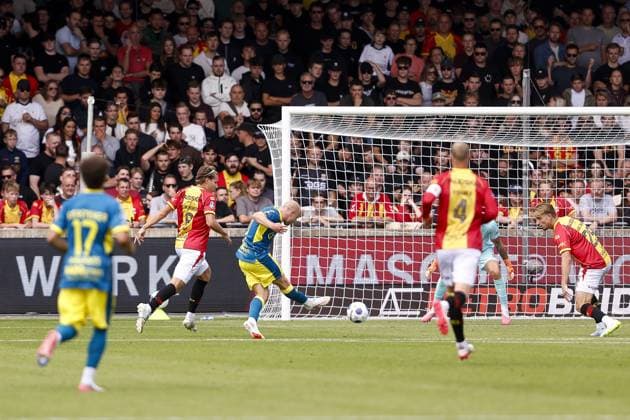 DEVENTER , 23-08-2026 , Stadium De Adelaarshorst , season 2026 2027 , Dutch Eredivisie football . match between Go Ahead Eagles and ADO Den Haag, Picture shows ADO Den Haag player Evan Rottier scores 2-1 Go Ahead Eagles - ADO  x205971830x Copyright:
