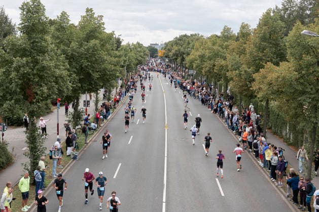 IRONMAN 70.3 Leipzig 2026: Laufsegment, Am Sportforum Athletinnen und Athleten beim IRONMAN 70.3 Leipzig am 23. August 2026 während beim Laufen. Der Wettkampf über die Halbdistanz umfasst 1,9 Kilometer Schwimmen, 90 Kilometer Radfahren und 21,1 Kilometer Laufen und ist Teil der internationalen IRONMAN-70.3-Serie. *** IRONMAN 70.3 Leipzig 2026 Running Segment: Athletes at the Sportforum during the IRONMAN 70.3 Leipzig on August 23, 2026, as they run. The half-distance race consists of a 1.9-kilometer swim, a 90-kilometer bike ride, and a 21.1-kilometer run, and is part of the international IRONMAN 70.3 series