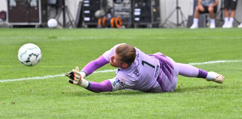 23.08.2026 - Fussball - Saison 2026 2027 - DFB Pokal Vereinspokal - 01. Runde: SpVgg Greuther Fürth ( Kleeblatt ) - VfL Bochum - Sportfoto Zink - xwoxzix - regulations prohibit any use of photographs as image sequences and or quasi-video - Timo Horn (1, VfL Bochum ) *** August 23, 2026 Soccer Season 2026–2027 DFB Cup Club Cup First Round SpVgg Greuther Fürth Kleeblatt vs. VfL Bochum Sports photo by Zink xwoxzix. Regulations prohibit any use of photographs as image sequences and or quasi-video. Timo Horn 1, VfL Bochum